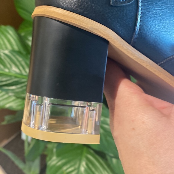 Unique style . - Picture 4 of 7